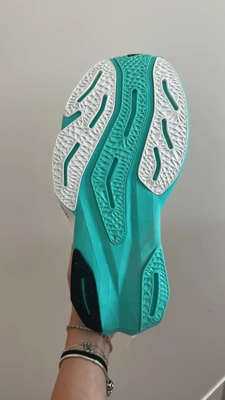 Tweedehands New Balance FuelCell Rebel V4 bike — afbeelding 11 van 11