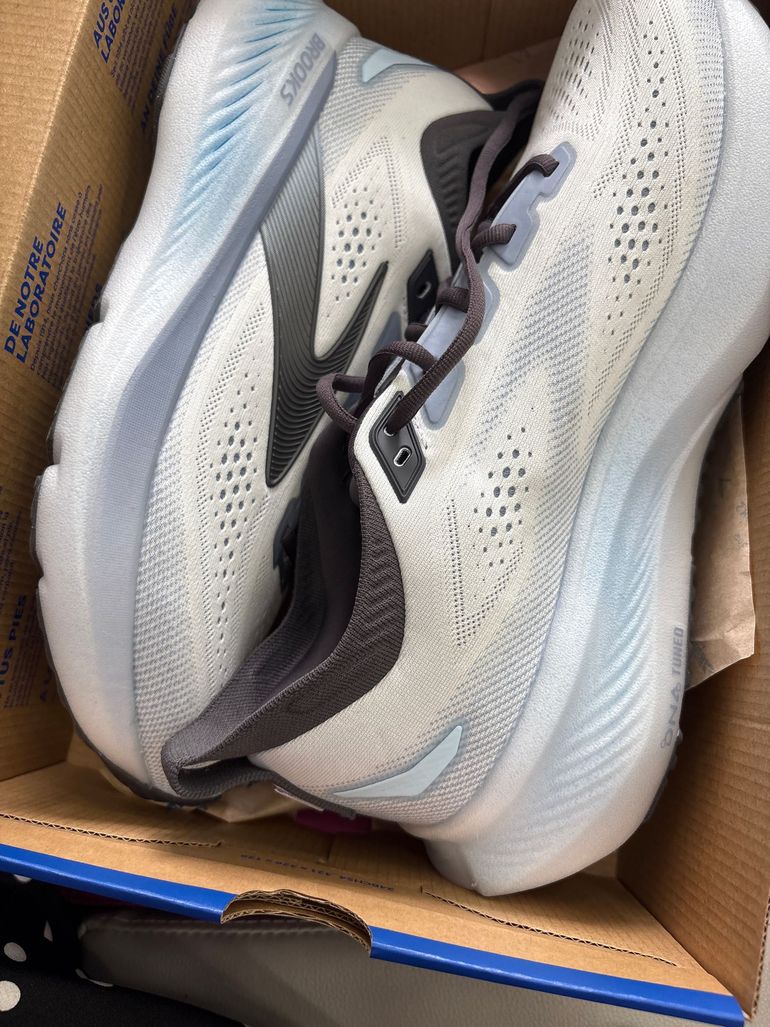 Used Brooks glycerin 23 2026 bike — image 4 of 6