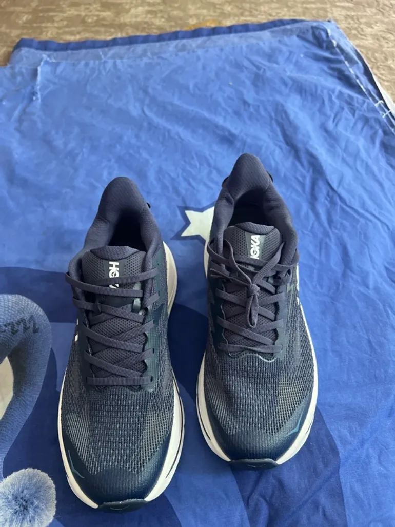 Used Hoka Challenger 8 bike — image 3 of 5