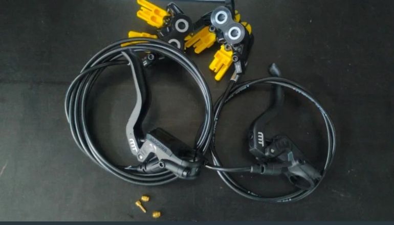 Magura MT5 4 Pistons Disc Brakes bike d'occasion — image 3 sur 10