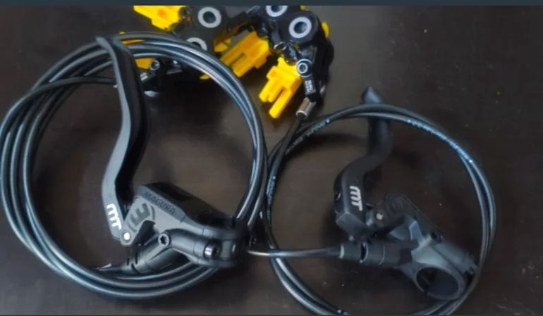 Magura MT5 4 Pistons Disc Brakes bike d'occasion — image 4 sur 10