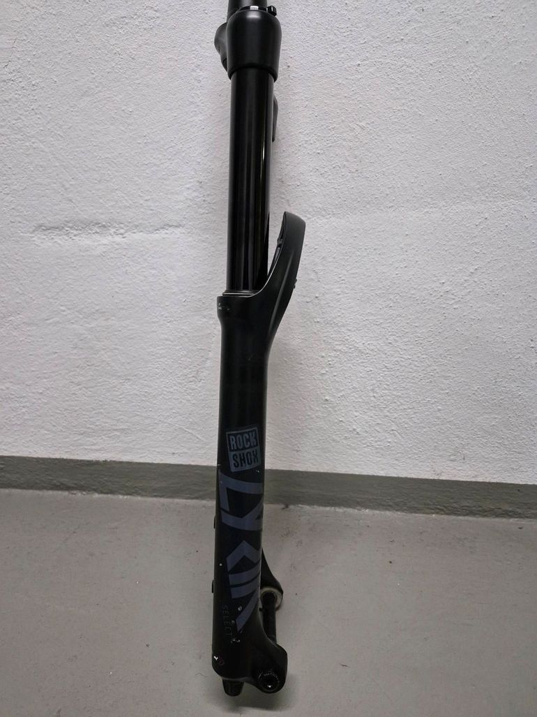 Used RockShox Lyrik Select bike — image 8 of 10