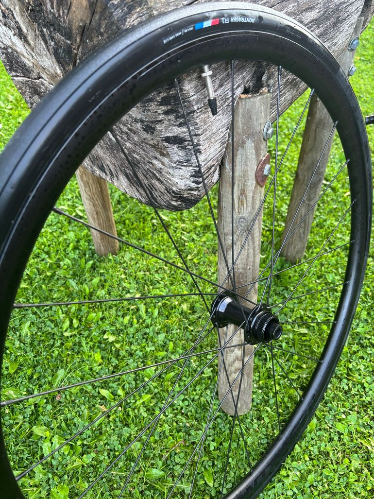 Used Bontrager Paradigm SL Wheelset with Tires and Tube 2025 bike — image 5 of 6