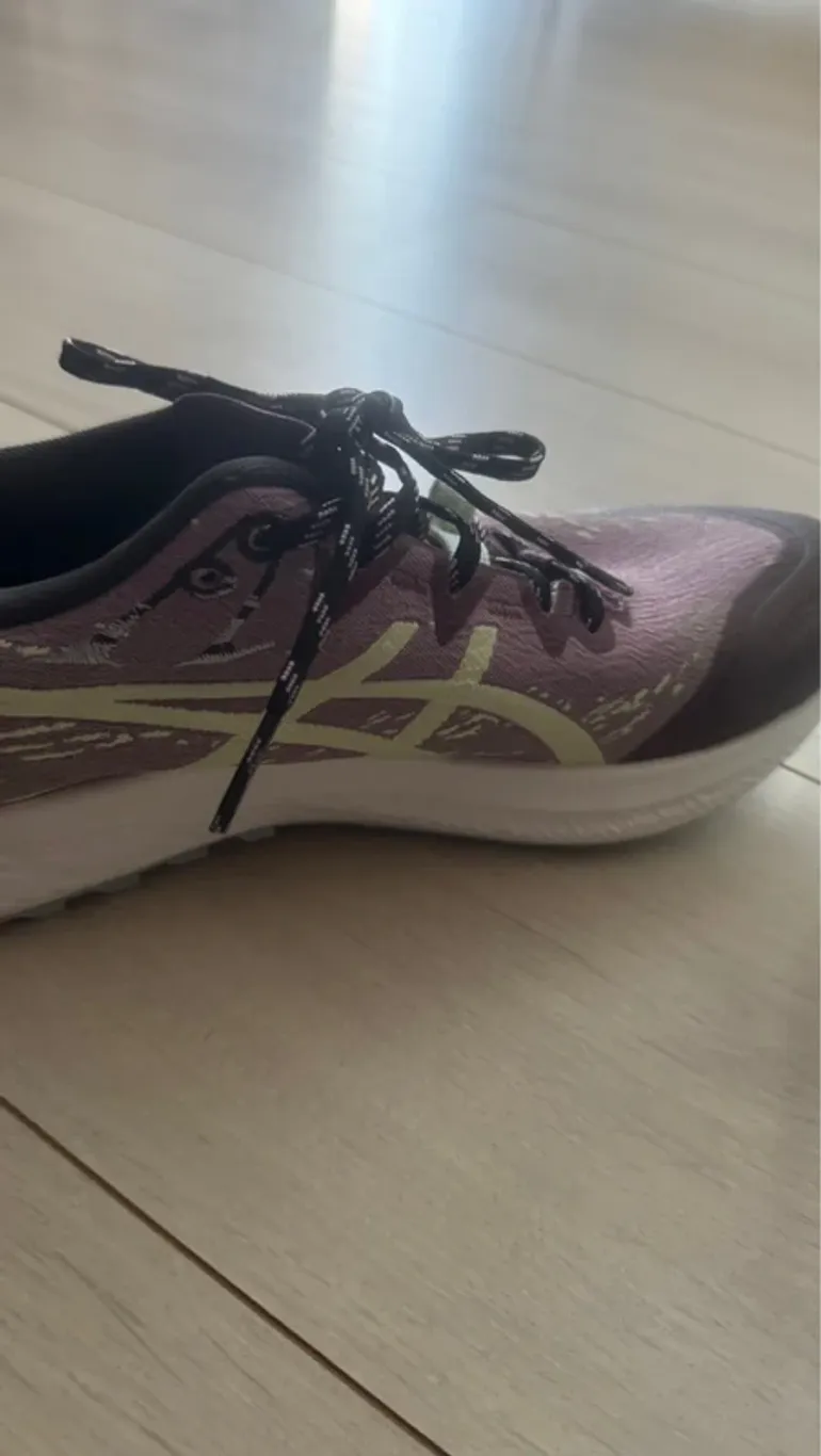 Used Asics Shoes Size 38 bike — image 2 of 5