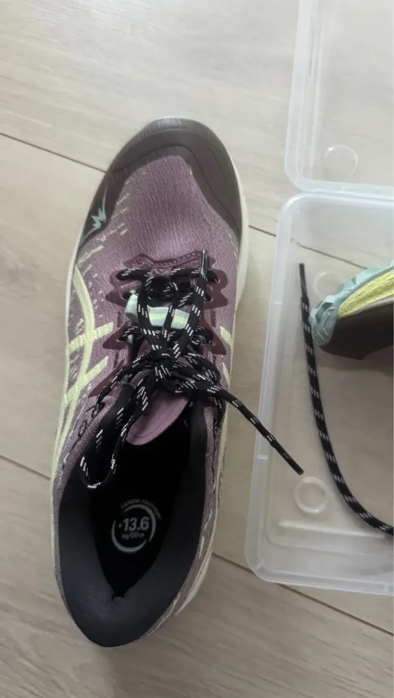 Used Asics Shoes Size 38 bike — image 3 of 5