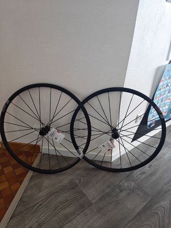Dt Swiss P 1800 SPLINE Road Wheelset 2024 bike de segunda mano