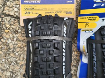 Michelin Pneus VTT 29"/27.5" bike d'occasion — image 2 sur 2