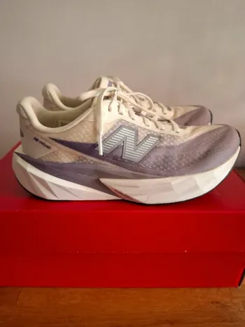 Gebrauchtes New Balance FuelCell Rebel v5 bike — Bild 4 von 7