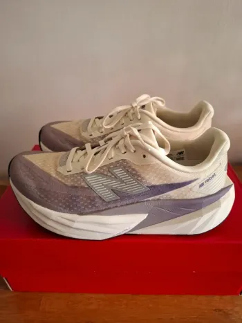 Gebrauchtes New Balance FuelCell Rebel v5 bike — Bild 2 von 7