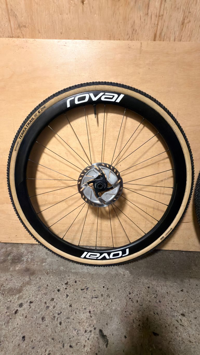 Použité Specialized Roval Rapide C38 Carbon Wheel Set 2023 bike — obrázek 2 z 3