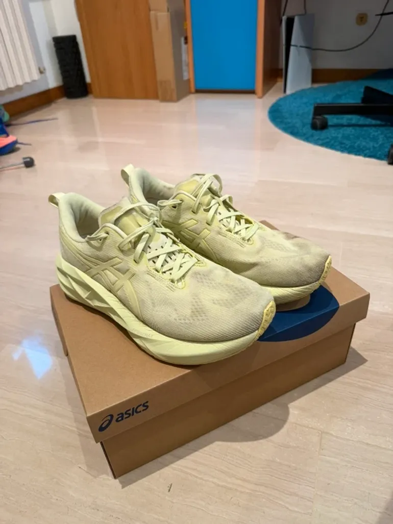 Used Asics Novablast 5 bike — image 1 of 5