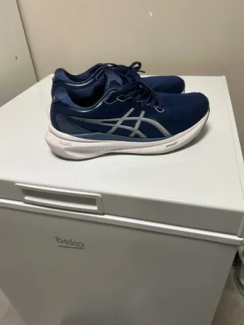 Used Asics pureGEL bike — image 2 of 3