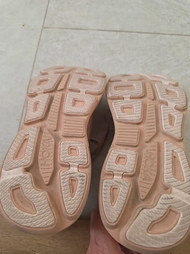 Hoka Running Shoes bike usato — immagine 7 di 8