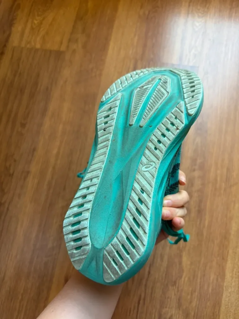 Used Asics Novablast 5 bike — image 4 of 11