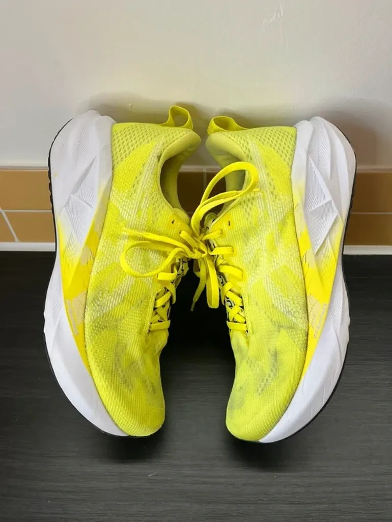 Used Asics Novablast 5 bike — image 2 of 5