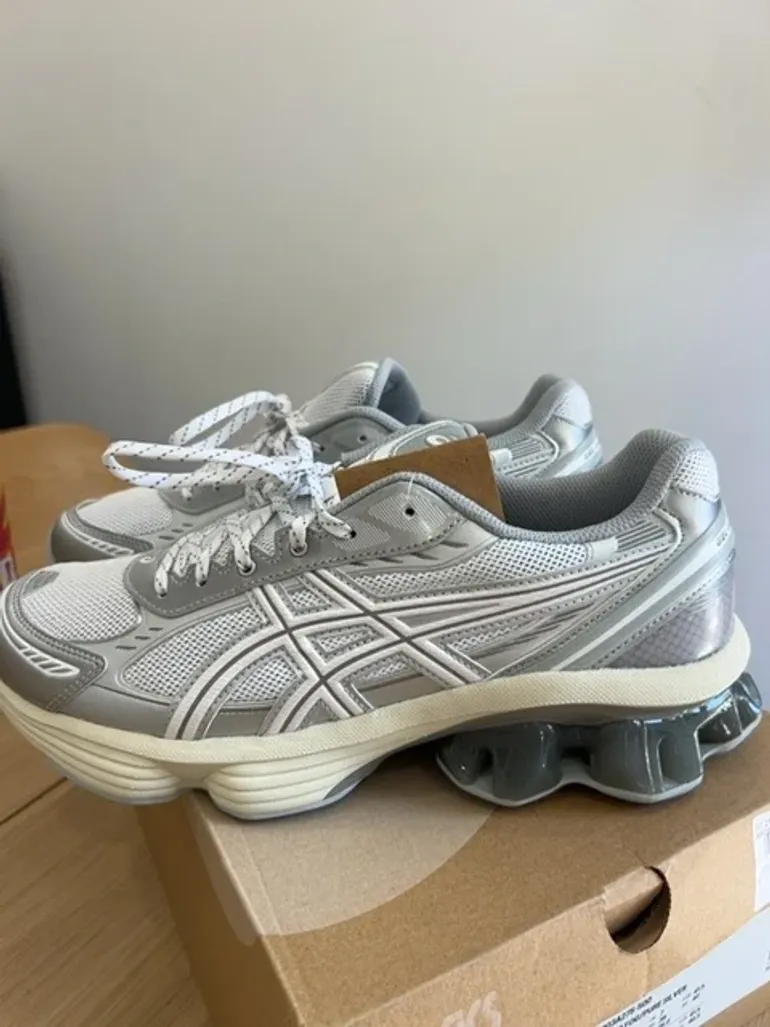 Used Asics Baskets Gris bike — image 2 of 5
