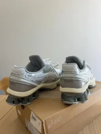 Used Asics Baskets Gris bike — image 6 of 10