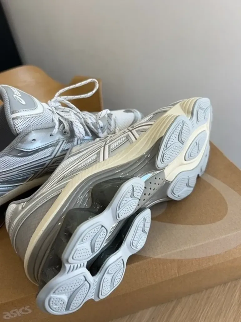 Used Asics Baskets Gris bike — image 10 of 10