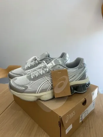Used Asics Baskets Gris bike