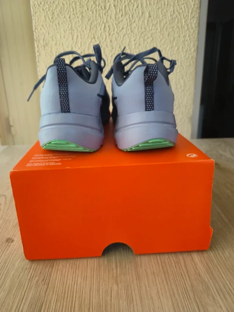 Used Nike Running Shoes Size 44 bike — image 4 of 5