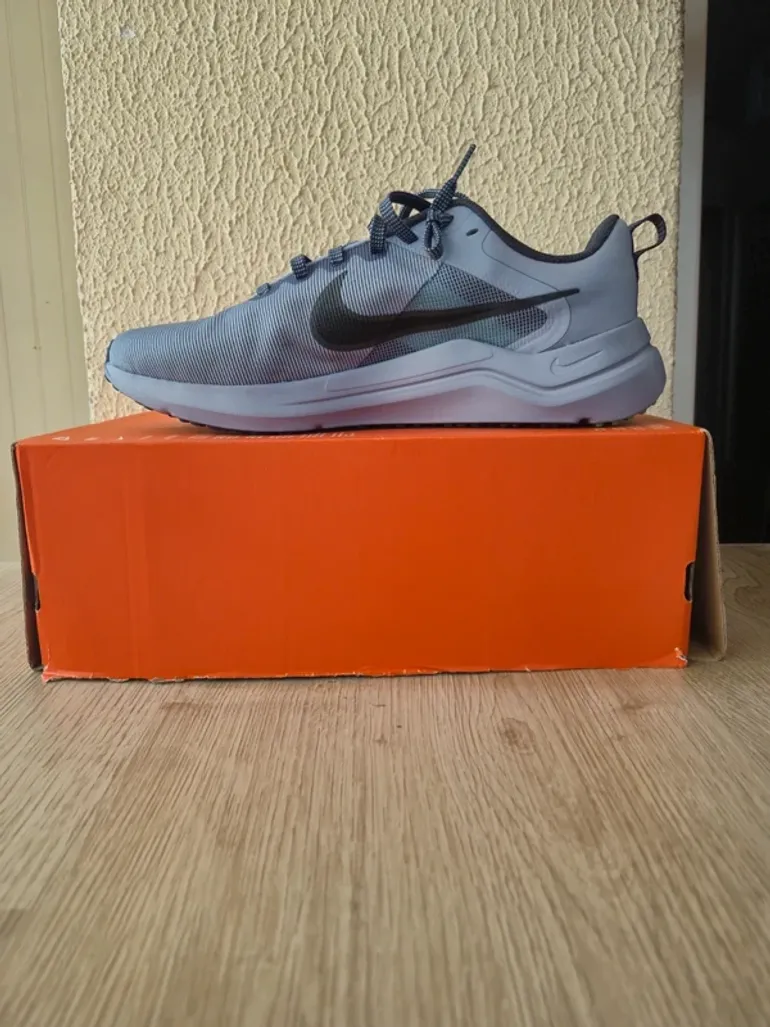 Used Nike Running Shoes Size 44 bike — image 2 of 5