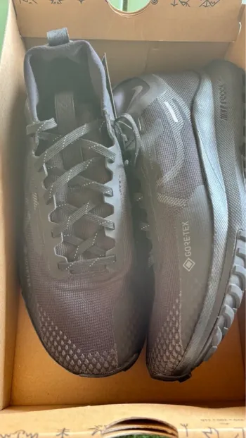 Used Nike Trail Gore-Tex bike — image 3 of 5