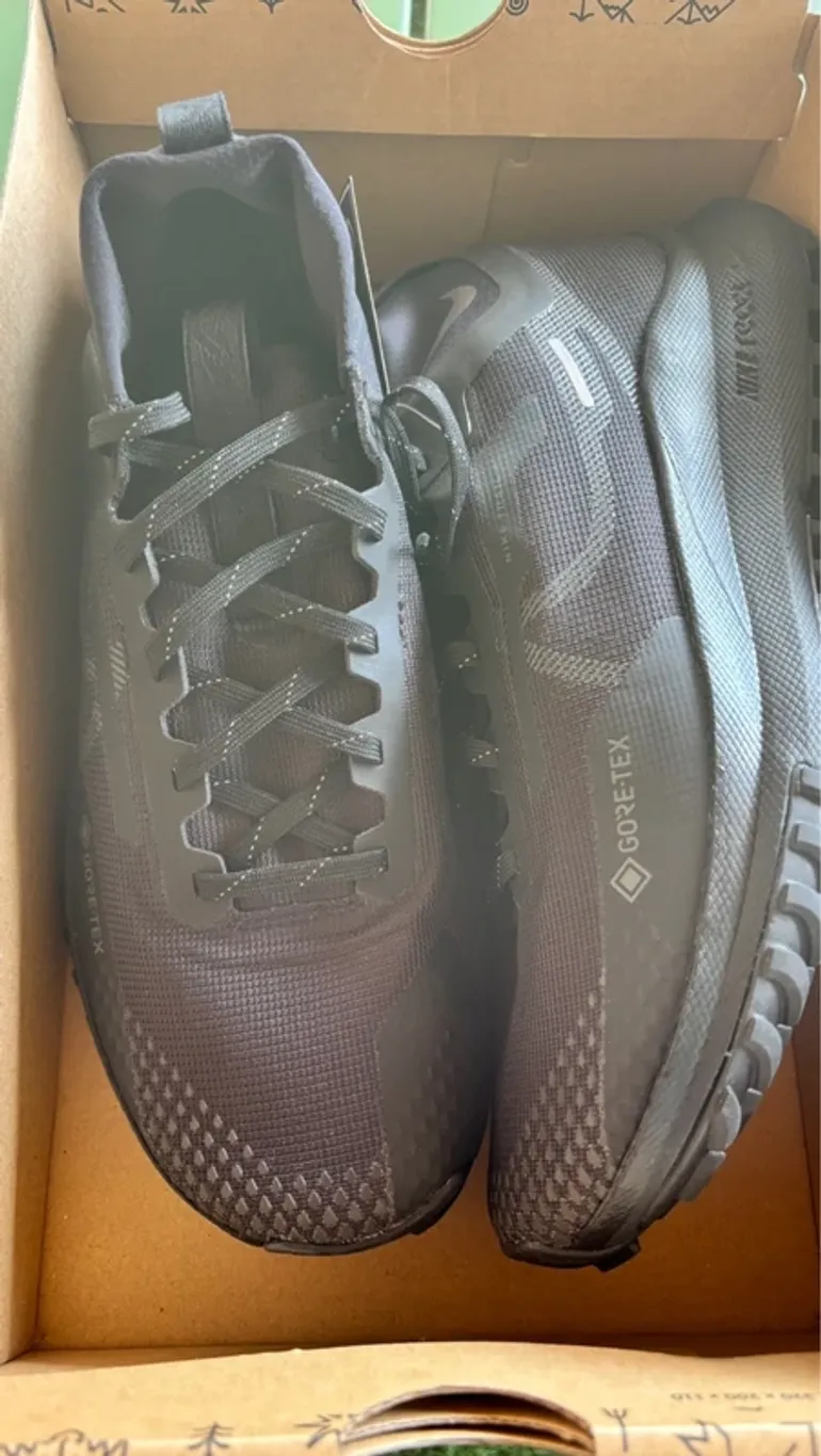 Used Nike Trail Gore-Tex bike — image 3 of 5