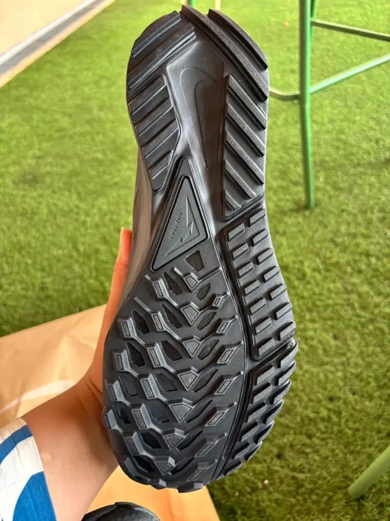 Used Nike Trail Gore-Tex bike — image 4 of 5
