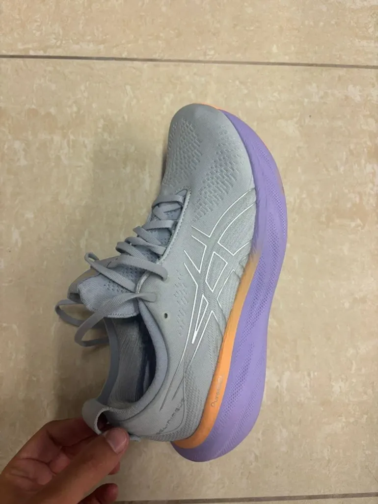 Used Asics Gel Nimbus 25 bike — image 4 of 5