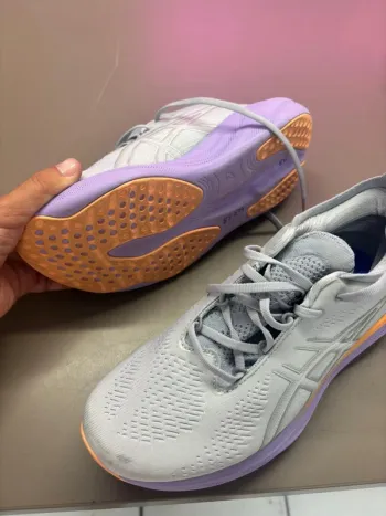 Used Asics Gel Nimbus 25 bike — image 2 of 5