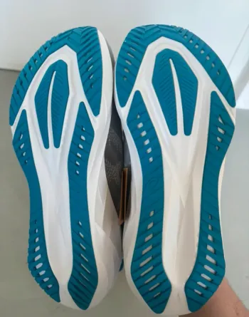 Used Asics Novablast 5 2026 bike — image 3 of 5