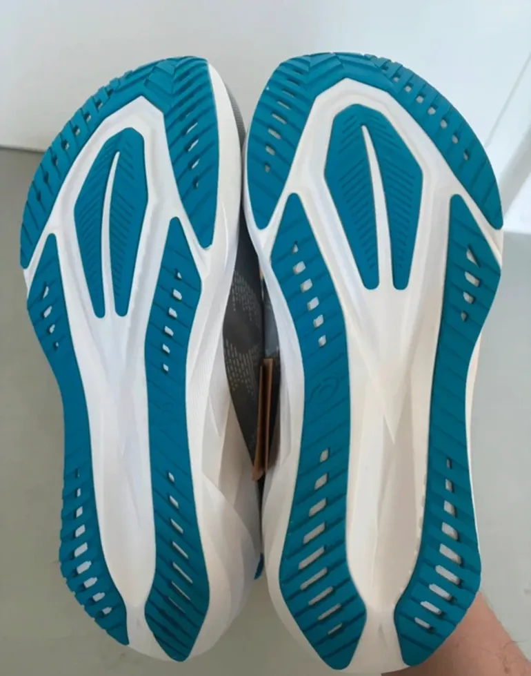 Used Asics Novablast 5 2026 bike — image 3 of 5