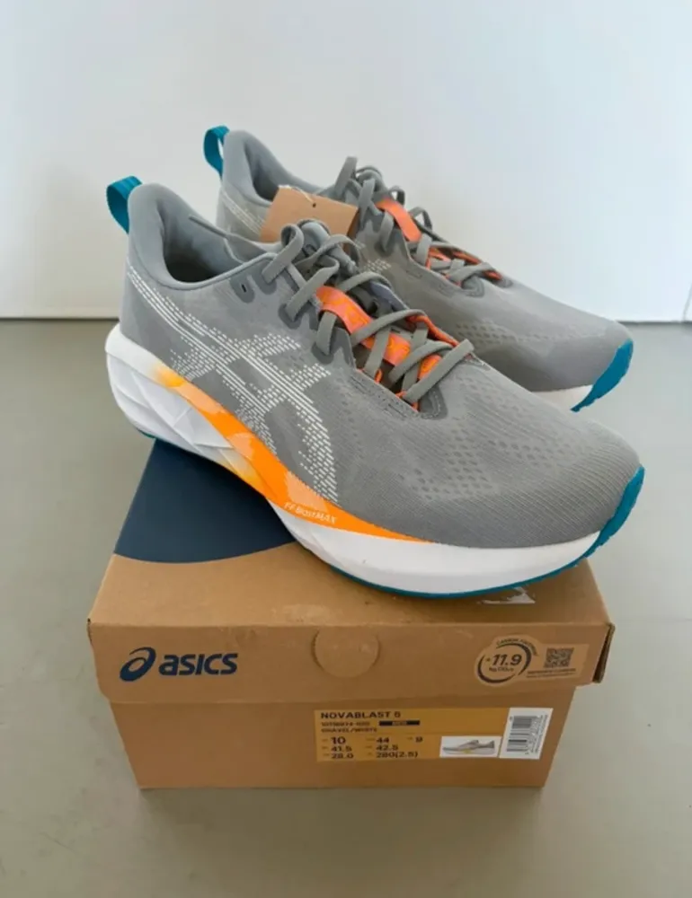 Used Asics Novablast 5 2026 bike — image 1 of 5
