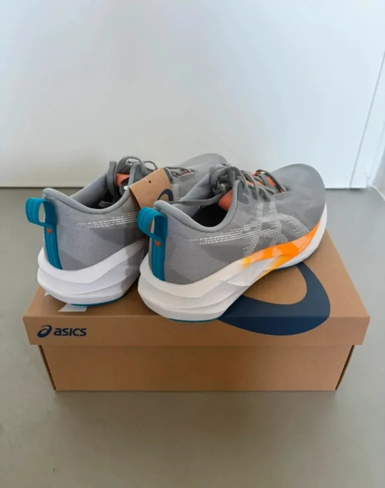 Used Asics Novablast 5 2026 bike — image 2 of 5