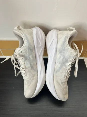 Used Asics Novablast 5 bike — image 4 of 5
