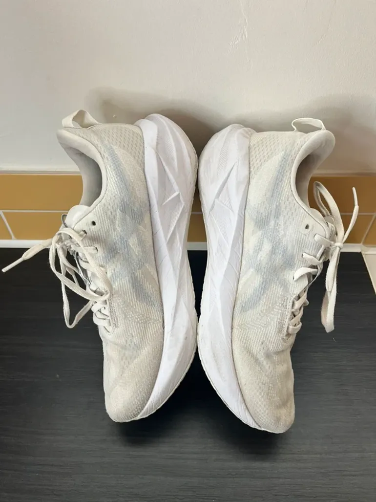 Used Asics Novablast 5 bike — image 4 of 5