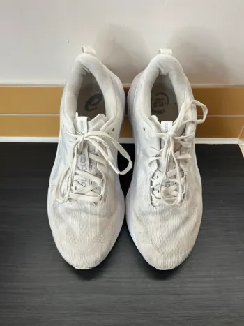 Used Asics Novablast 5 bike — image 2 of 5
