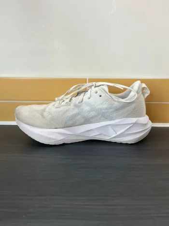 Used Asics Novablast 5 bike — image 8 of 12