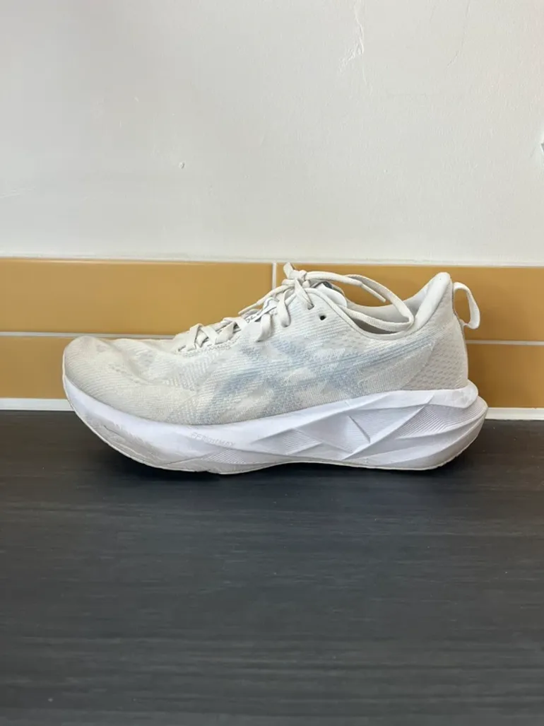 Used Asics Novablast 5 bike — image 9 of 12