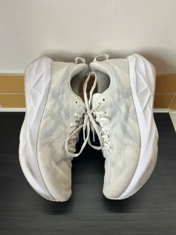 Used Asics Novablast 5 bike — image 3 of 5