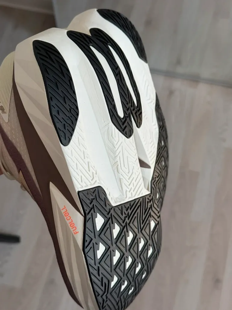 Gebrauchtes New Balance FuelCell Rebel V5 bike — Bild 4 von 5