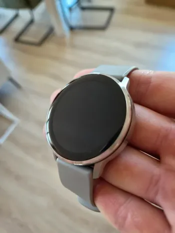 Used Garmin Venu 4 bike — image 3 of 4