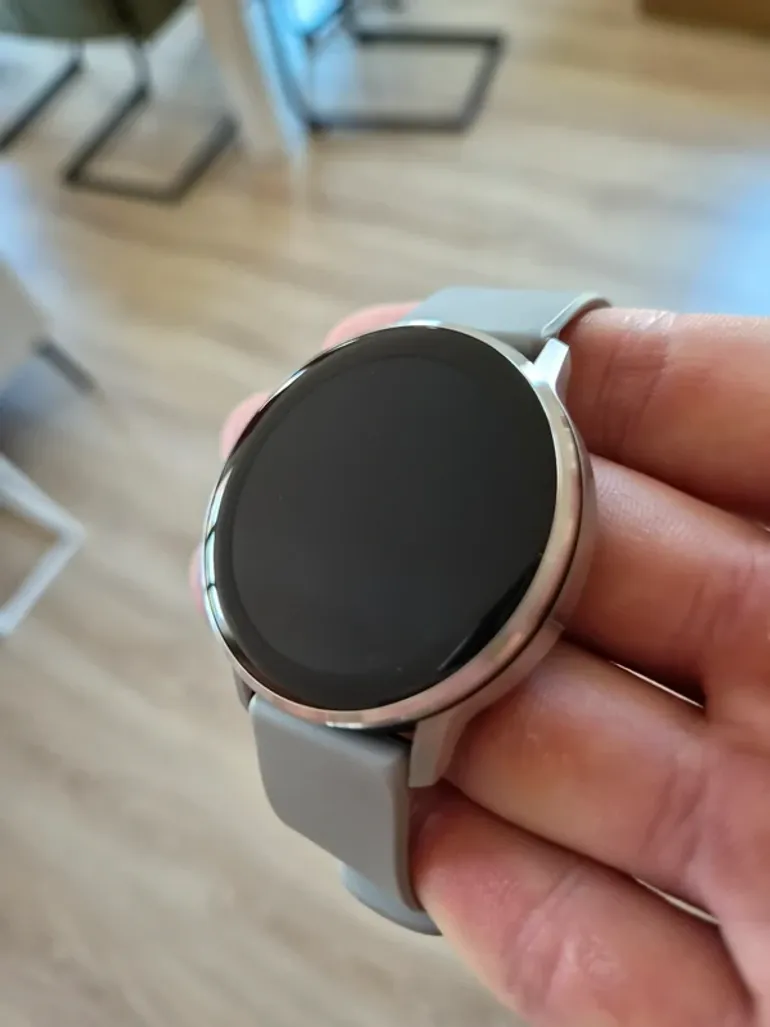 Used Garmin Venu 4 bike — image 3 of 4