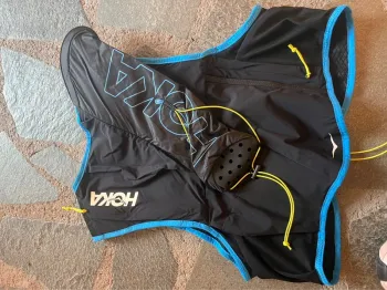Used Hoka Trail Running Gilet 10L XL bike — image 3 of 9