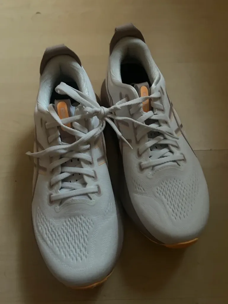 Used Asics Gel Kayano 32 bike — image 2 of 4