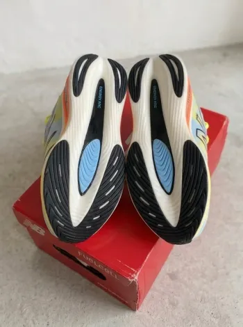 Used New Balance FuelCell SuperComp Elite v3 London Edition bike — image 3 of 3