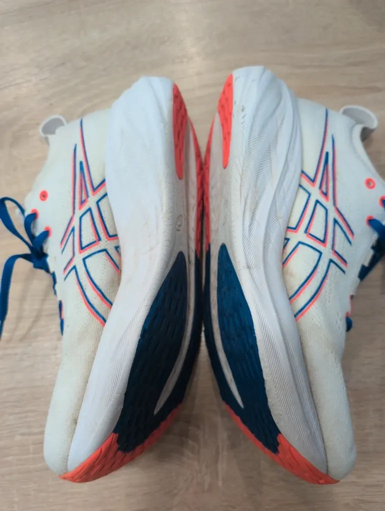 Gebrauchtes Asics Nimbus 26 Paris Edition bike — Bild 4 von 11