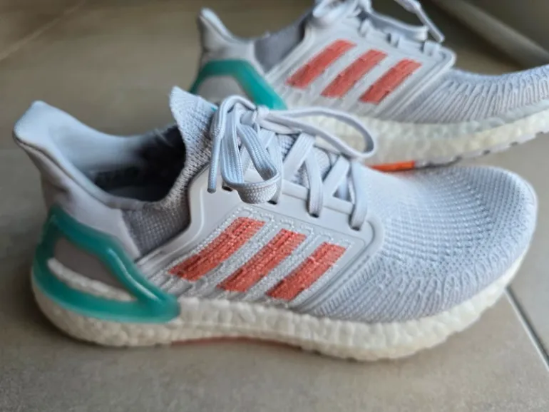 Used Adidas Ultraboost 20 Primeblue bike — image 4 of 9