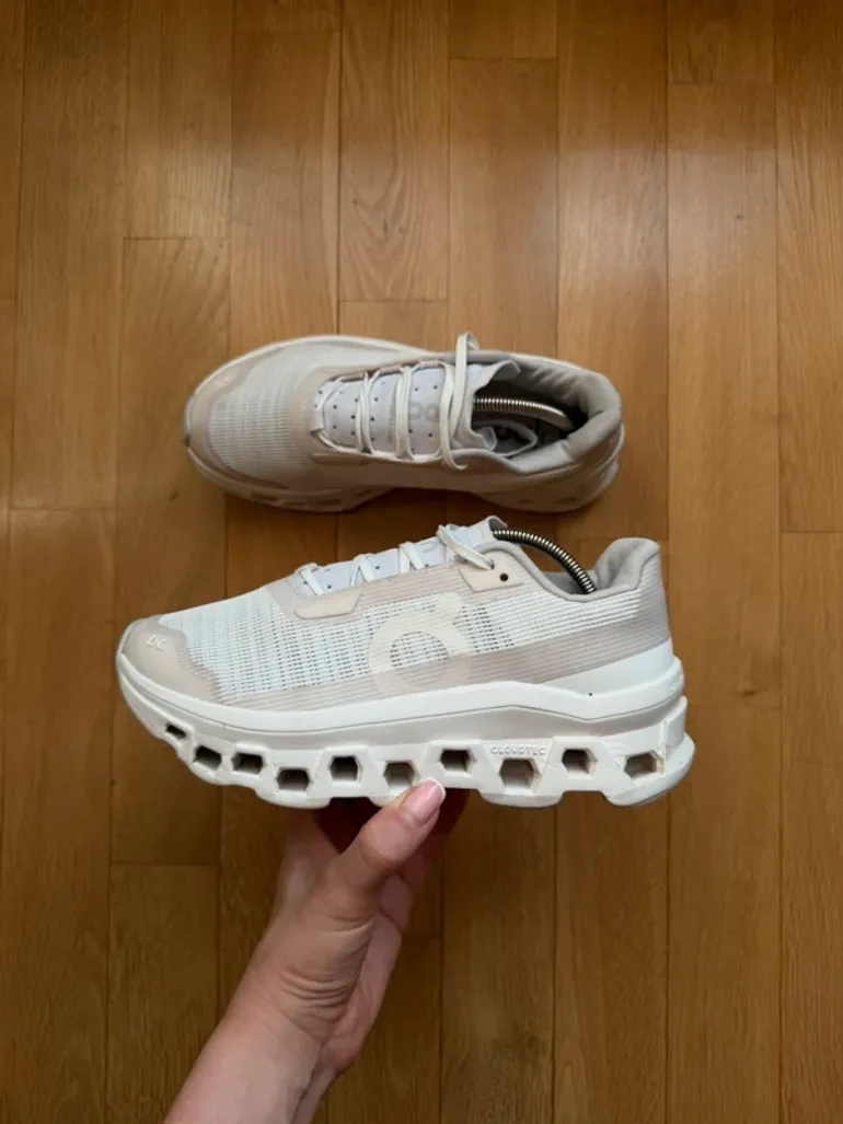 Tweedehands On Running Cloud bike — afbeelding 1 van 11