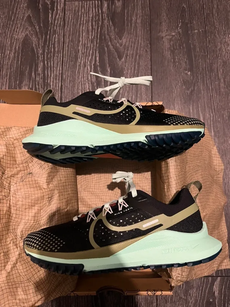 Used Nike Trail Running Shoes bike — image 4 of 5